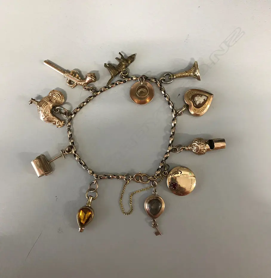 An antique 9ct gold charm bracelet Image 1++