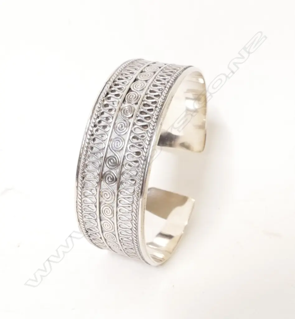 An ornate silver cuff Image 1++