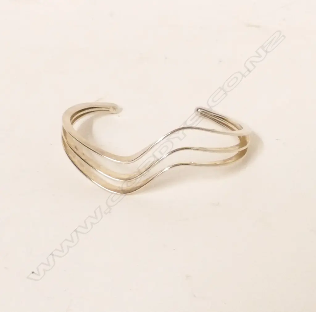 A stylish Italian silver cuff bangle Image 1++