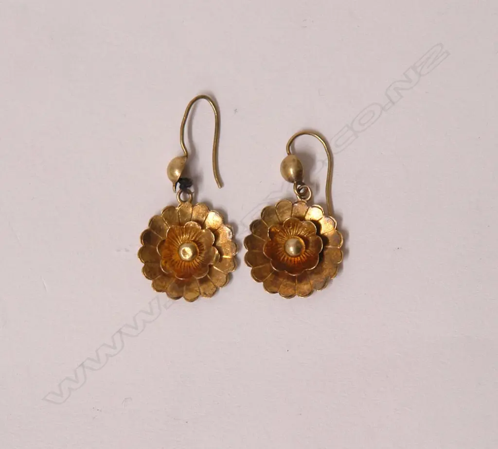 A pair of antique 15ct. yellow gold earrings Image 1++