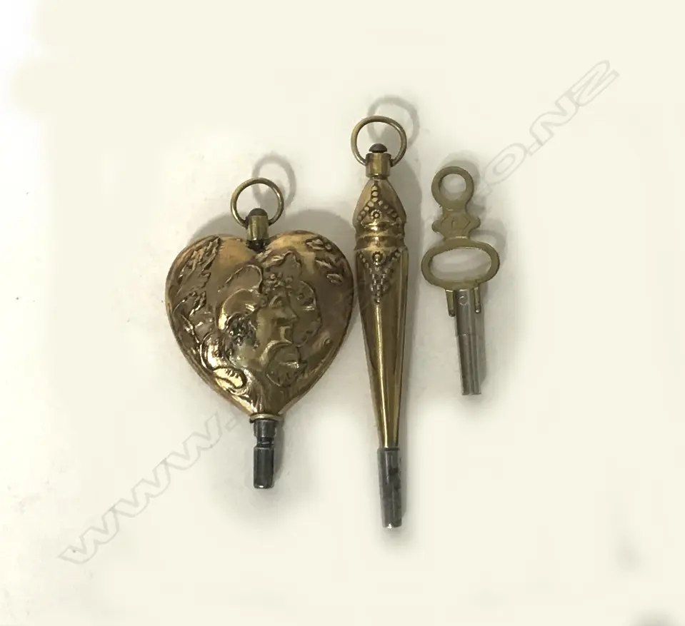 Two attractive Art Nouveau pocket watch keys Image 1++