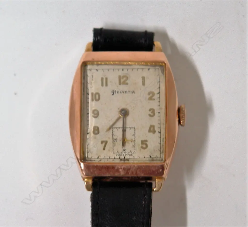 A 1930/40s Helvetia 9ct. rose gold gent's wristwatch Image 1++