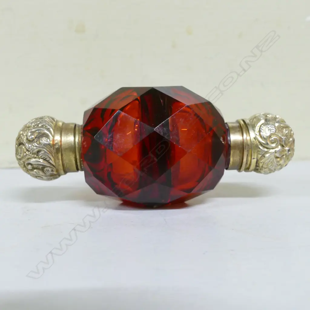 A Victorian silver gilt double ended ruby tear drop scent bottle Image 1++