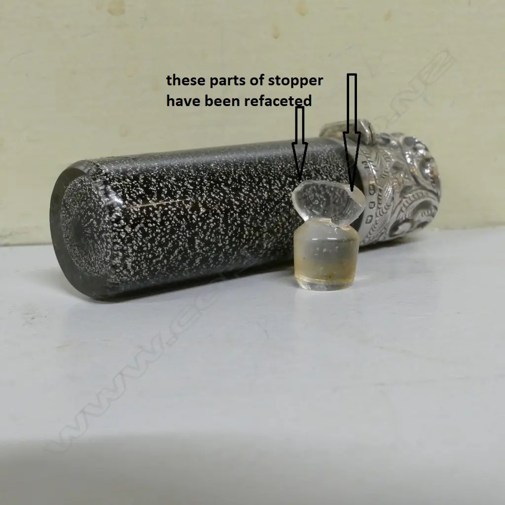 A rare silver top and speckled glass scent bottle Image 1++