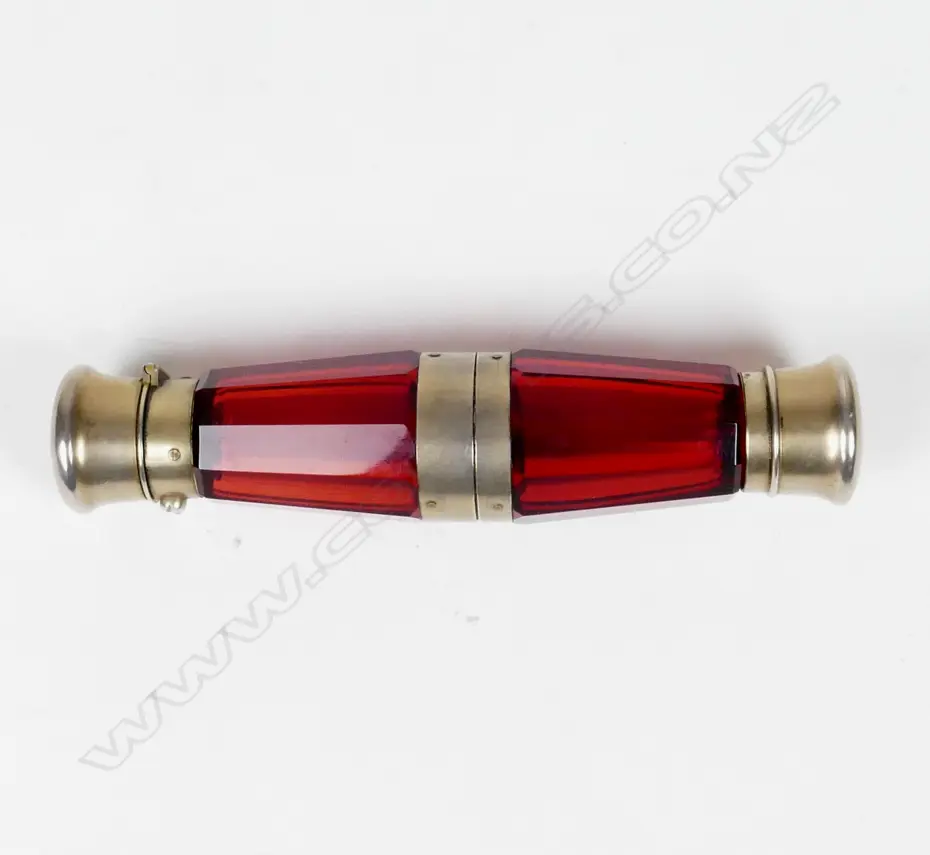 A Victorian silver and ruby glass binocular smelling salts/scent bottle Image 1++