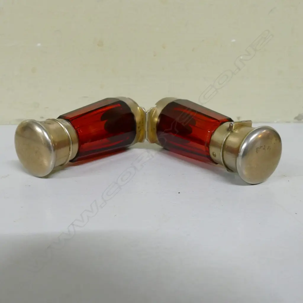 A Victorian silver and ruby glass binocular smelling salts/scent bottle Image 1++