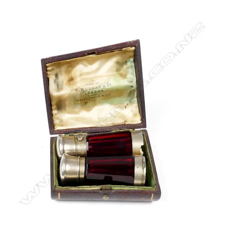 A Victorian silver and ruby glass binocular smelling salts/scent bottle Image 1++