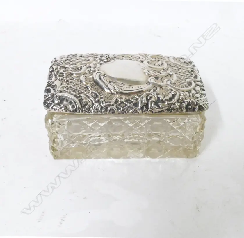 An Edwardian fancy crystal oblong dressing table jar Image 1++