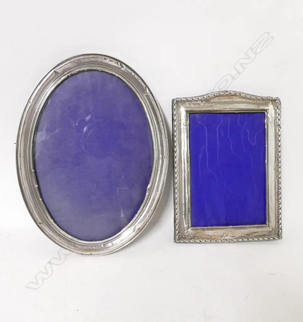 Two silver photo frames Image 1++