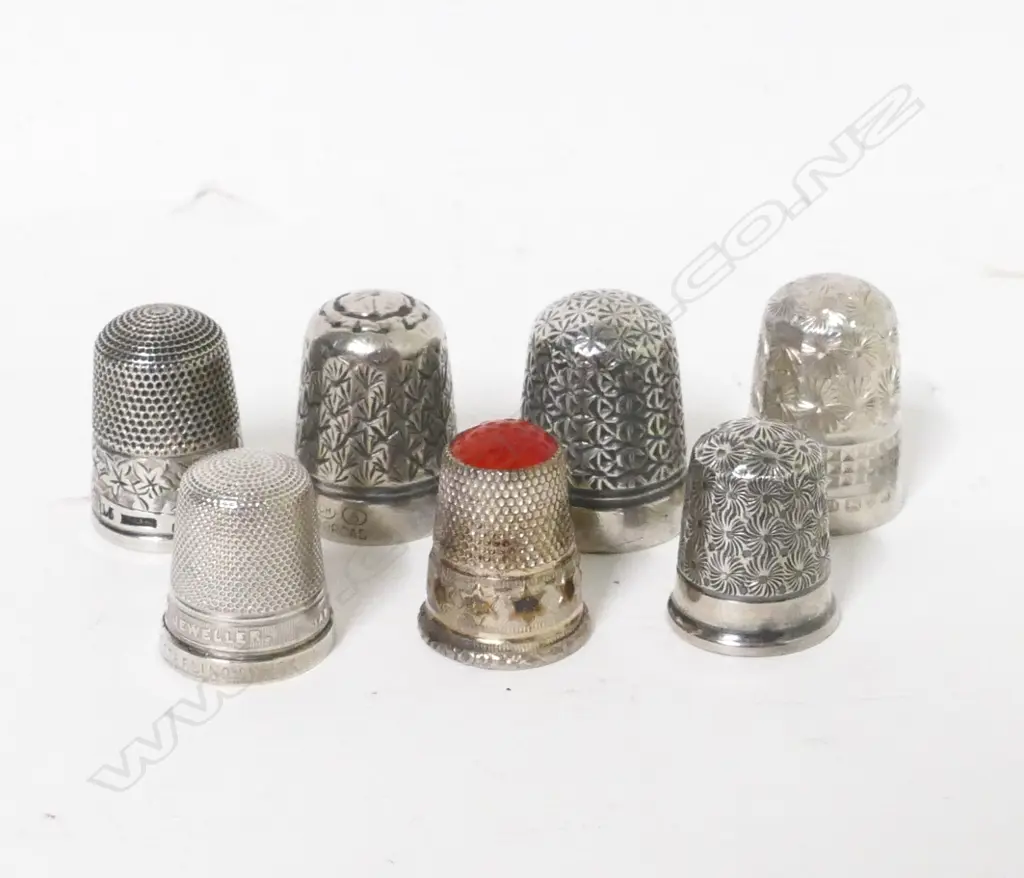 A collection of five silver thimbles and two plated thimbles Image 1++