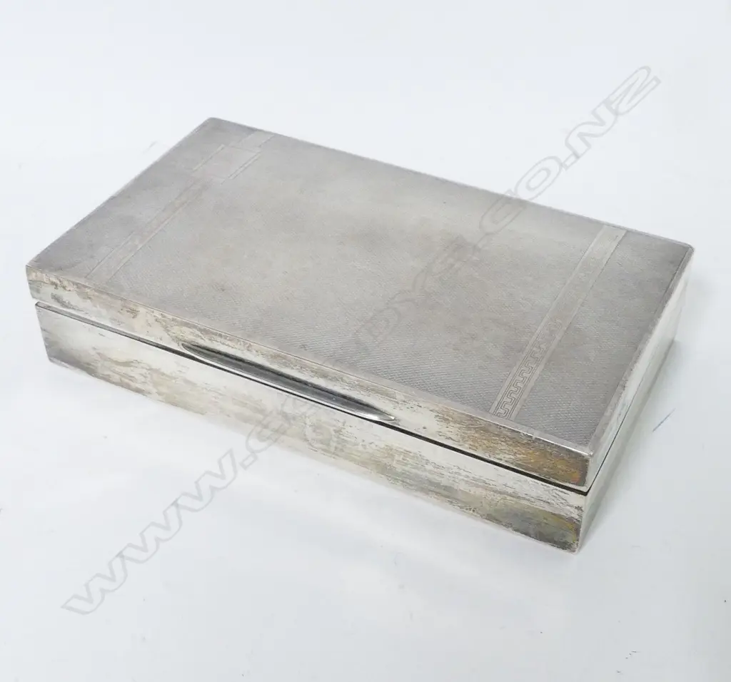 An Art Deco silver cigarette box Image 1++