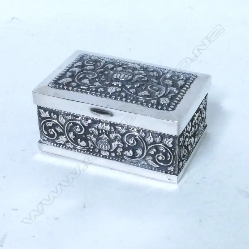 An .800 standard silver trinket box Image 1++