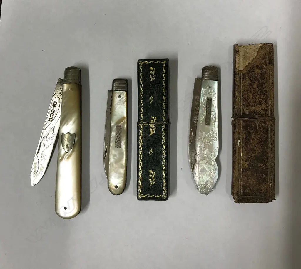Three silver and mother-of-pearl folding fruit knives Image 1++
