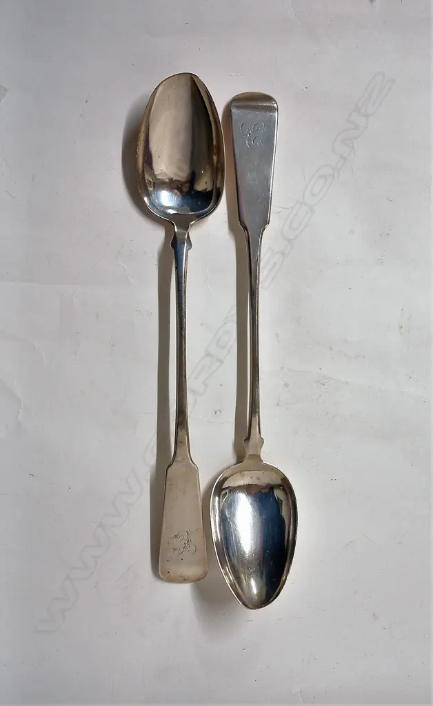 A pair of George IV Scottish silver pie spoons Image 1++