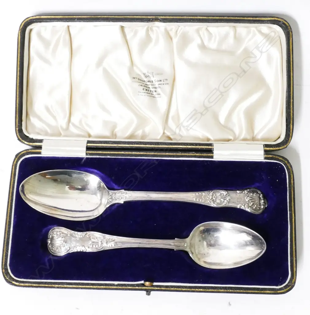 Two boxed double struck King's pattern silver spoons with shell heels Image 1++