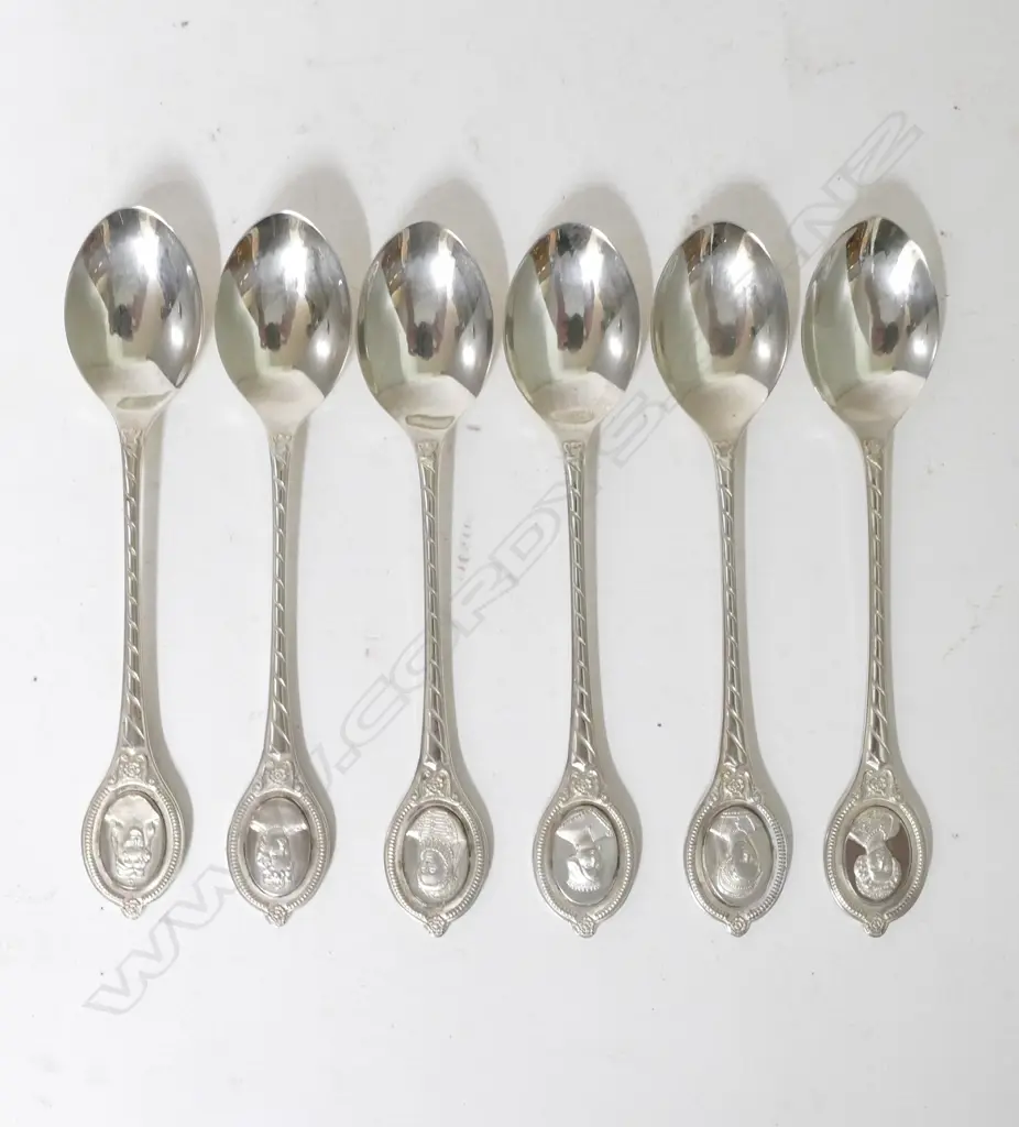 A set of six 'Queen's Heads' silver teaspoons Image 1++