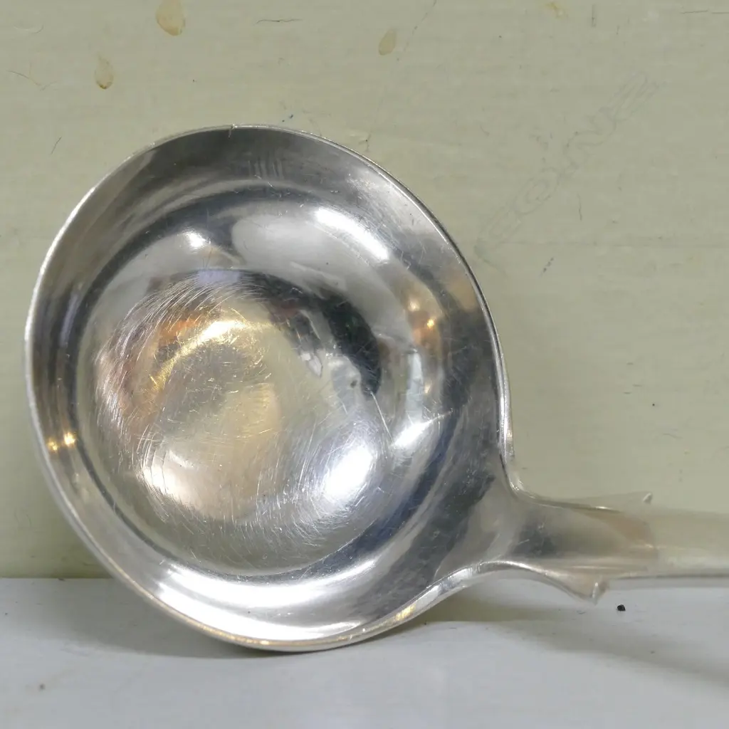 A Canadian fiddle pattern silver sauce ladle Image 1++