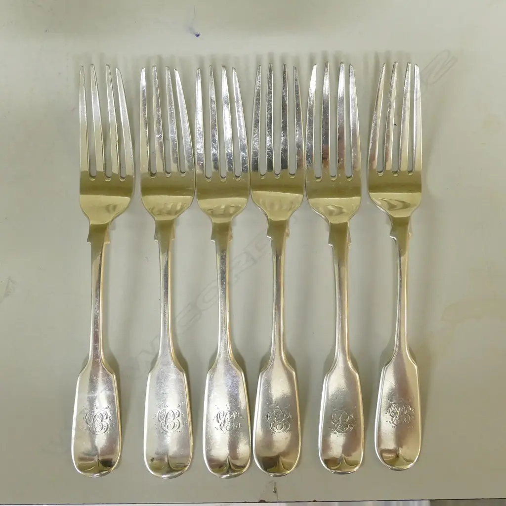 A set of six Victorian silver dessert forks Image 1++