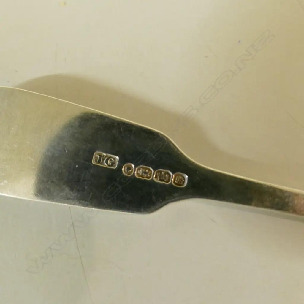 A set of six Victorian silver dessert forks Image 1++