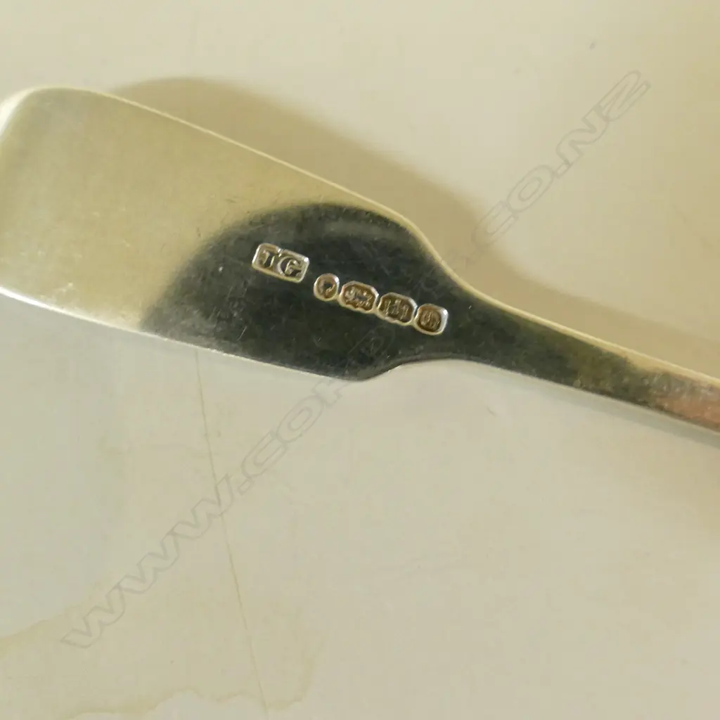 A set of six Victorian silver dessert forks Image 1++