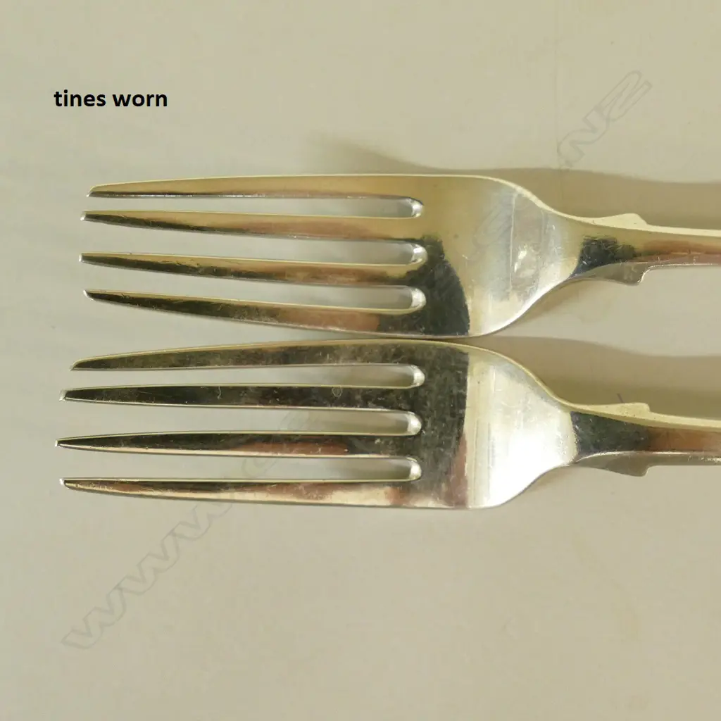 A set of six Victorian silver dessert forks Image 1++
