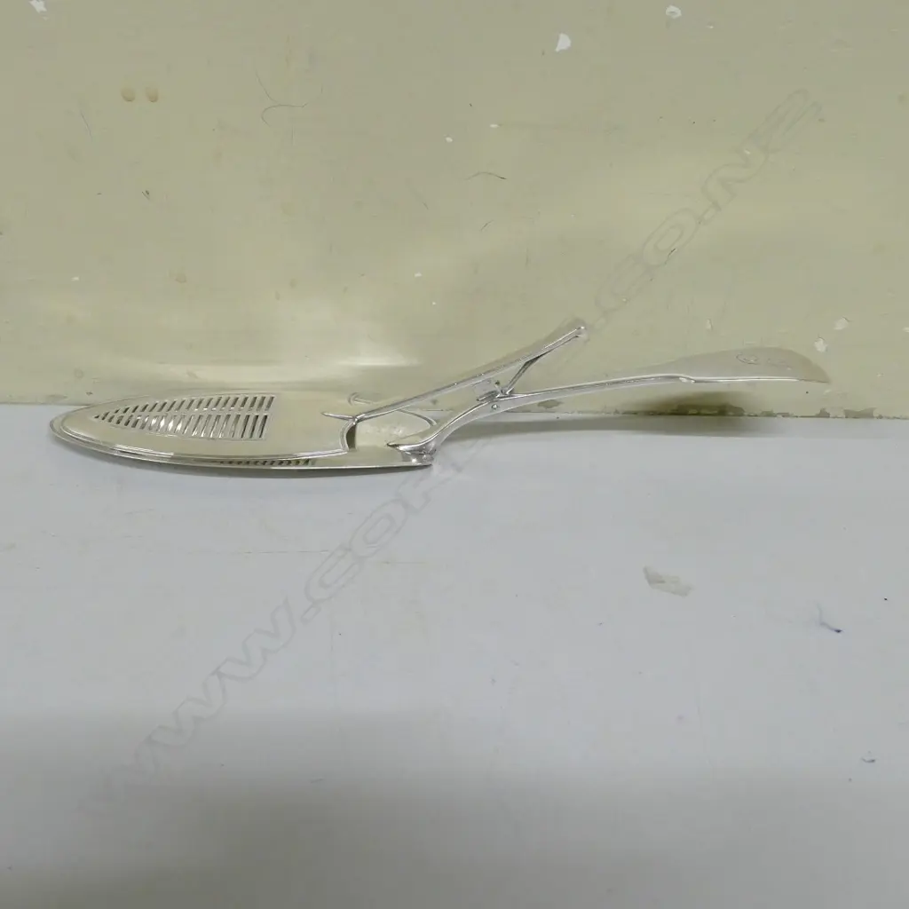 A pair of George III fiddle pattern silver fish serving tongs Image 1++