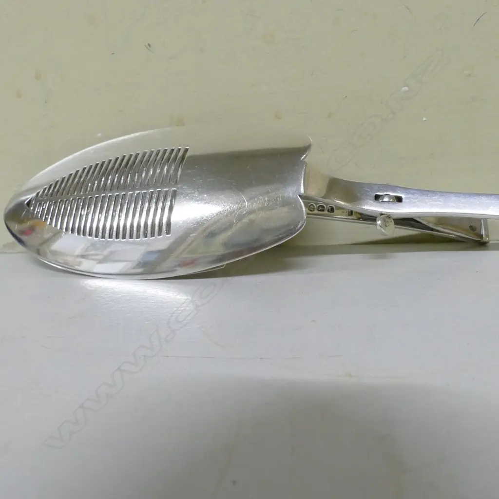 A pair of George III fiddle pattern silver fish serving tongs Image 1++