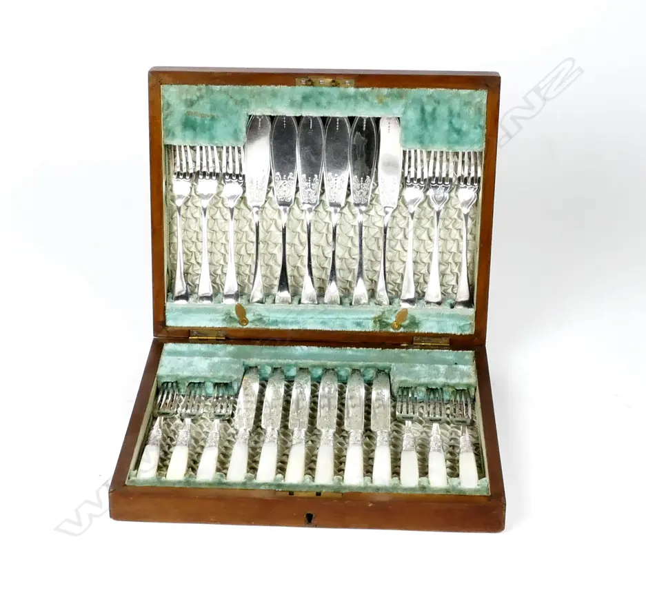 A set of six Victorian fruit knives and forks Image 1++