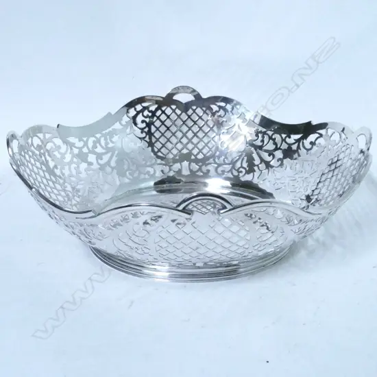A good quality Edwardian period Dutch .800 standard silver oval circular bowl