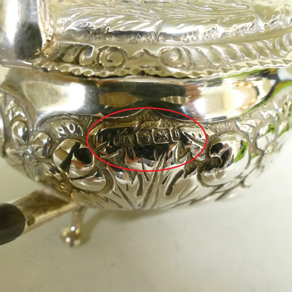 A late Victorian bachelor's teapot Image 1++