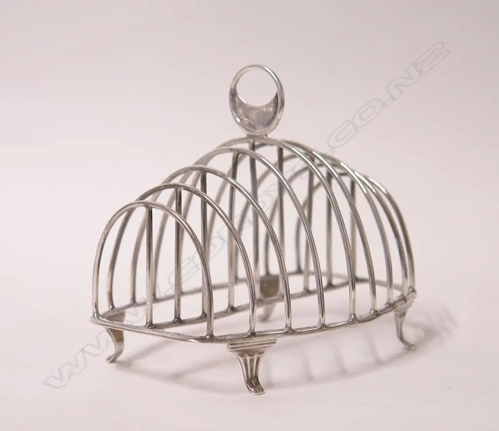 A George III silver eight-slice toast rack Image 1++