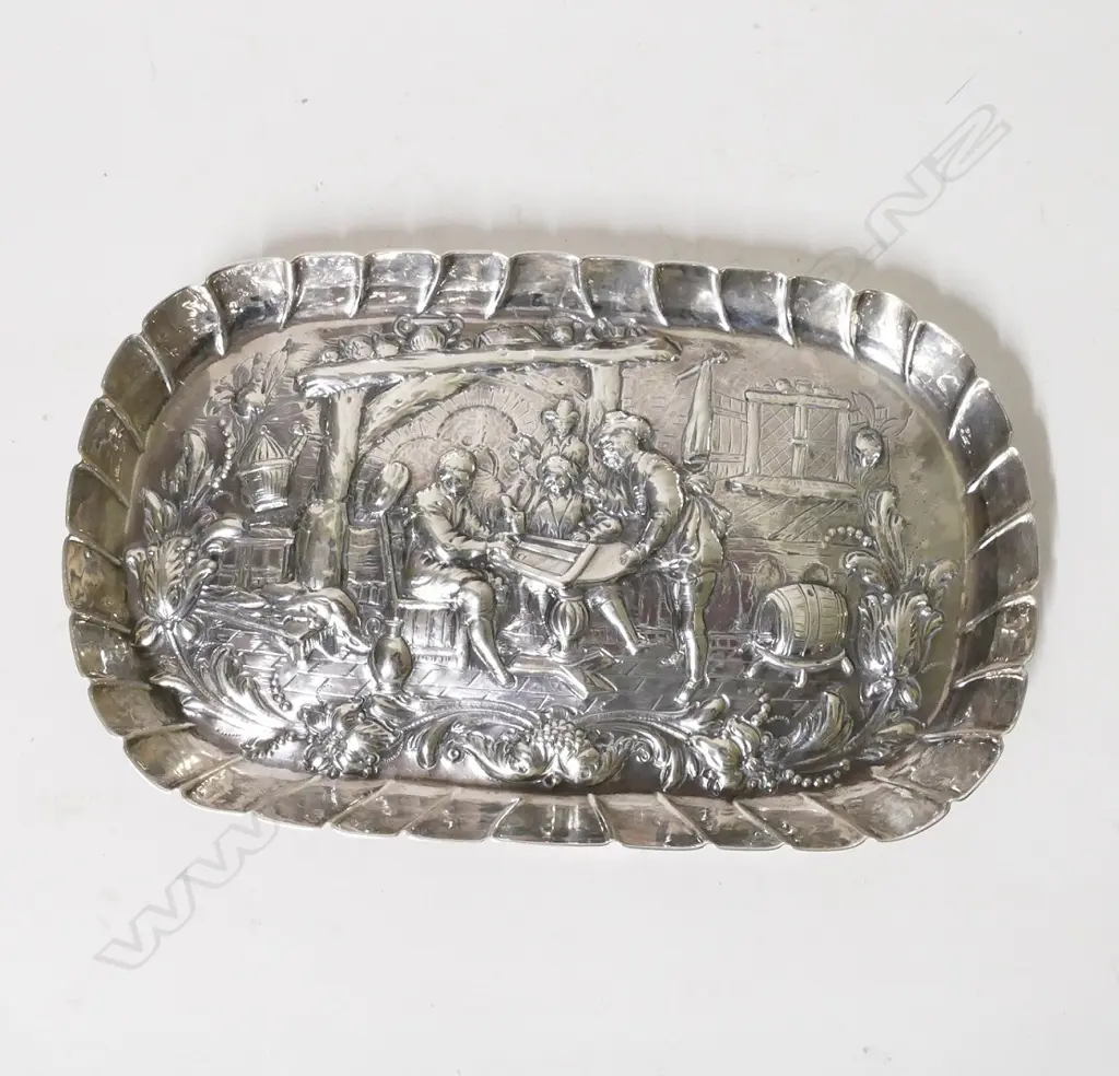 A small George III silver tray Image 1++
