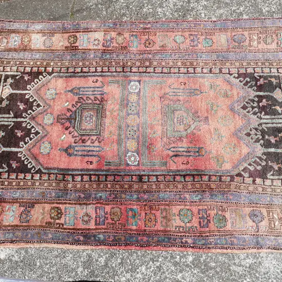 An Iranian wide runner