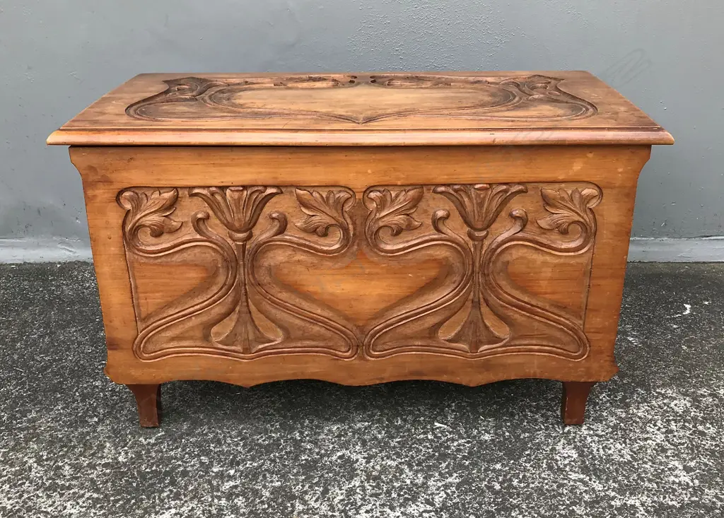 An early 1900s rimu Art Nouveau blanket box Image 1++