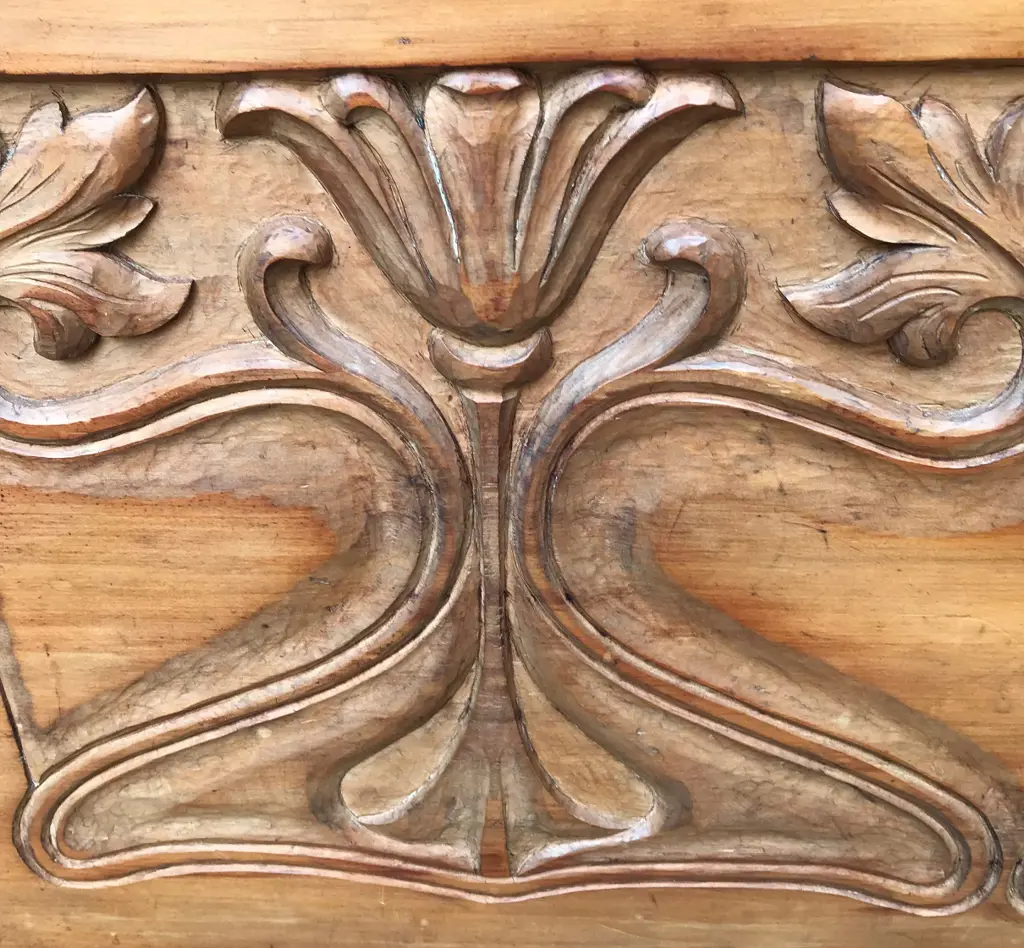 An early 1900s rimu Art Nouveau blanket box Image 1++