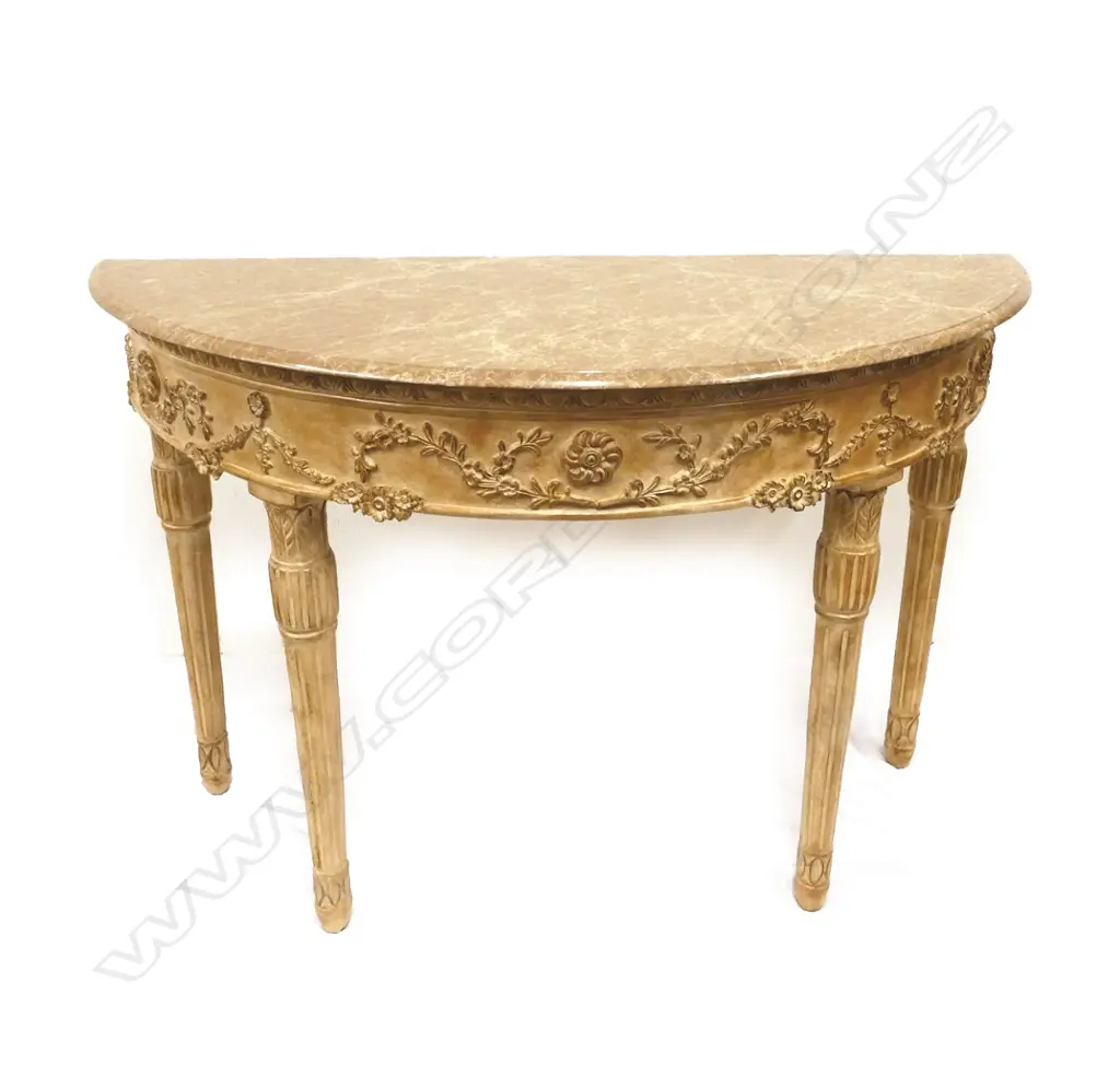 An antique French style side table Image 1++