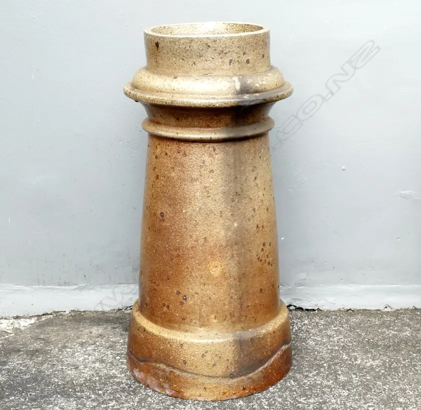 A vintage salt glaze chimney pot Image 1++