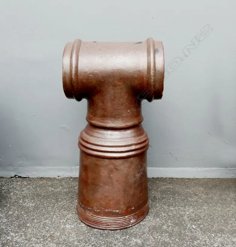 A small T-top chimney pot Image 1++