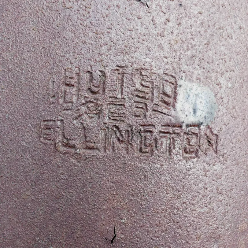 A small T-top chimney pot Image 1++