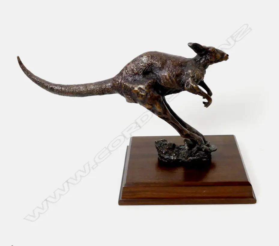 Rick Lewis (A.R.A.) ‘Big Red’ bronze of a leaping red kangaroo Image 1++