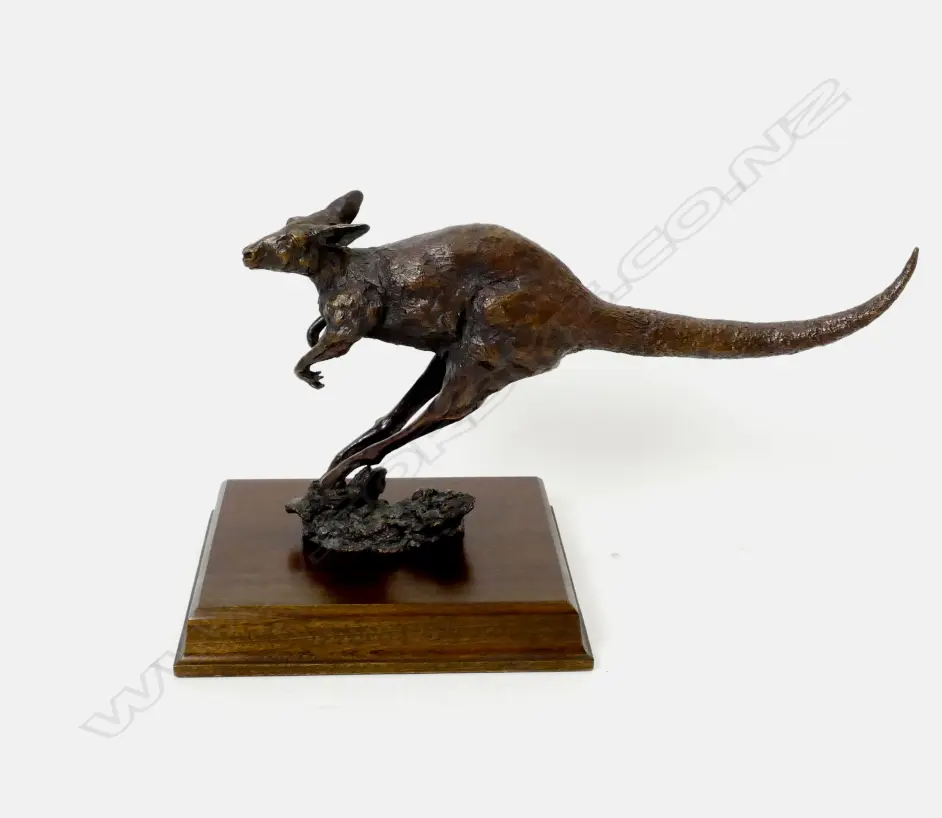 Rick Lewis (A.R.A.) ‘Big Red’ bronze of a leaping red kangaroo Image 1++